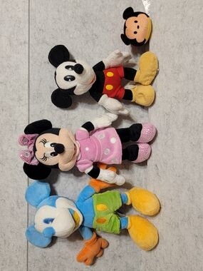 Disney Plush Bundle 3 Mickey And 1 Minnie Mouse